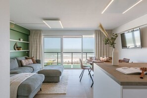 Spacious livingroom with seaview