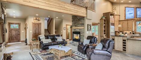 Exquisite Home With Large Family Room