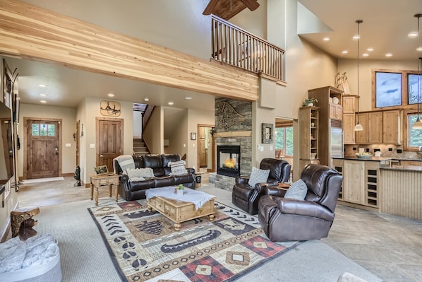 Exquisite Home With Large Family Room