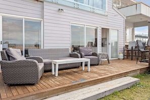 Outdoor Deck - Beach facing