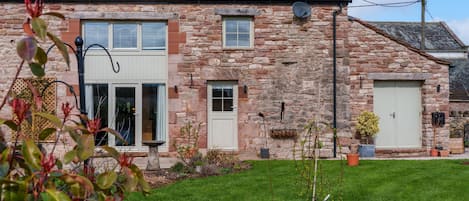 Swalebrook Barn, Blencow | Herdwick Cottages