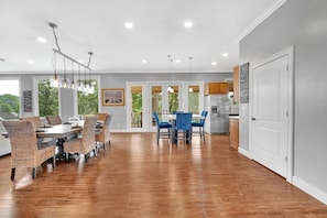 Dining Areas (1)