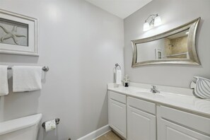 Sailmaker 901 Guest Bathroom #3