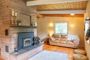 The living area boasts a cozy fireplace, ideal for chilly evenings.