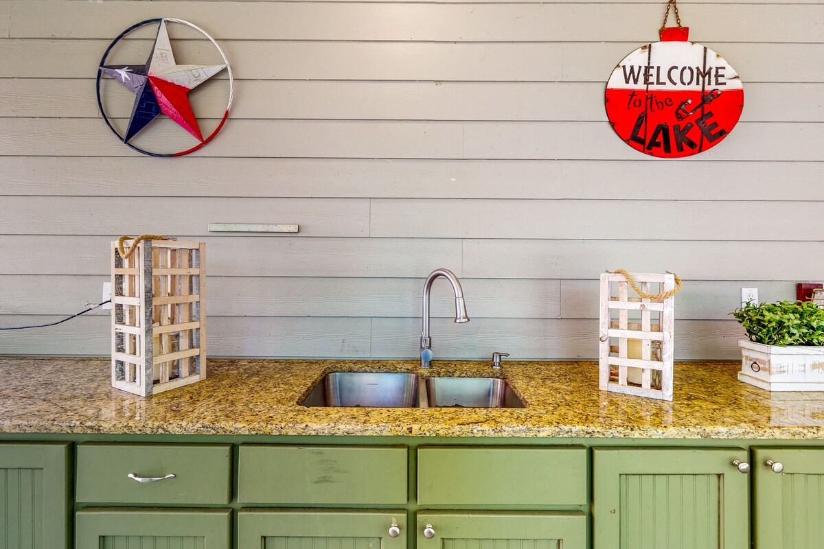 Cape Royale estate by Lake Livingston with pool, marina, & private hot tub