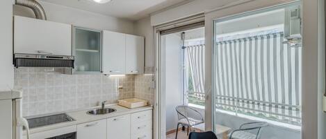 Kitchen & shaded balcony