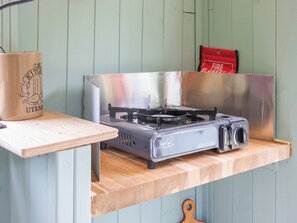 Open plan living space | Falgate Shepherds Hut, Caston, near Watton
