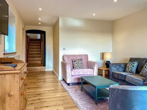 Open plan living space | Quabbs Head Cottage, Malvern