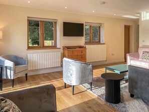 Open plan living space | Quabbs Head Cottage, Malvern