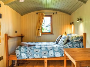 Open plan living space | Bechan Brook Hut, Bettws Cedewain, near Newtown