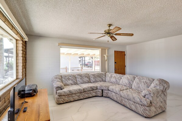 Bullhead City Vacation Rental | 2BR | 1BA | Steps Required | 1,000 Sq Ft