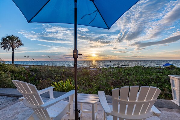Enjoy an evening of sitting on the patio, gazing at the tranquil beach view.
.