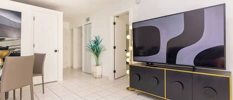 Living room 
Smart Tv