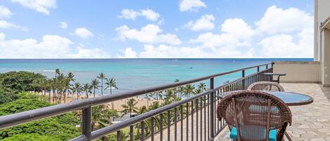 Shared rooftop with Gorgeous ocean views of beach and spectacular Diamond Head!