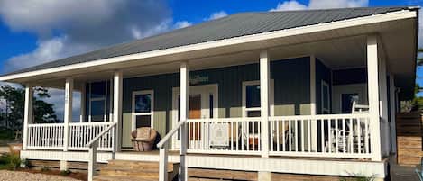 Beach Daisy ~ the sweetest little cottage on the cape