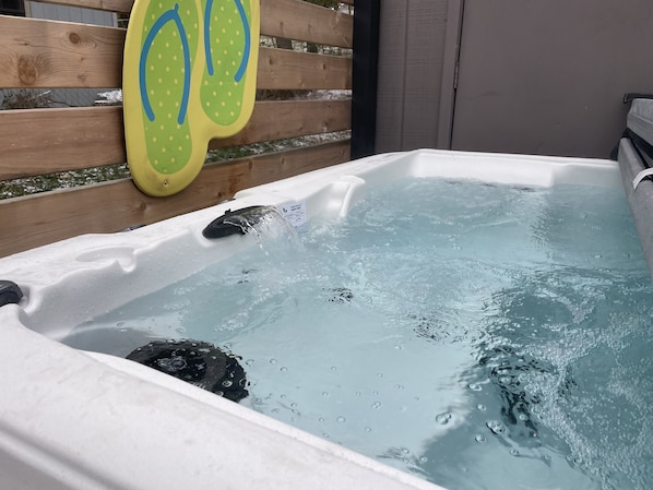 Hot tub for 4-5 people