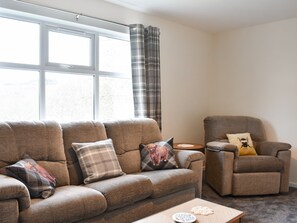 Living area | Muir Cottage - Asloun Farmstay, Alford
