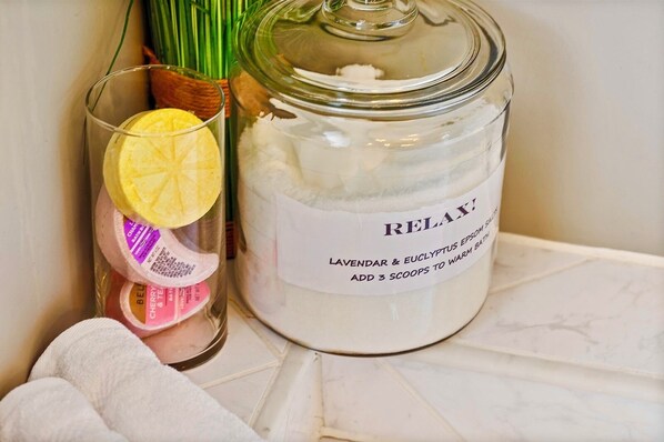Bathroom amenities