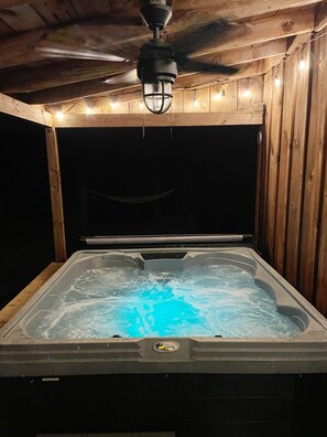 Indoor spa tub