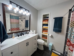 Main Bathroom with shower/tub combo