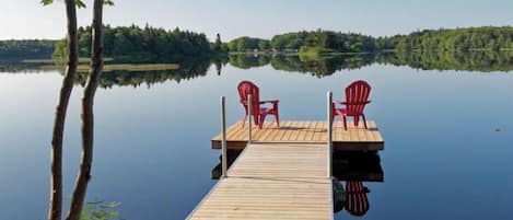 Luxury lakeside retreat, quiet & serine location