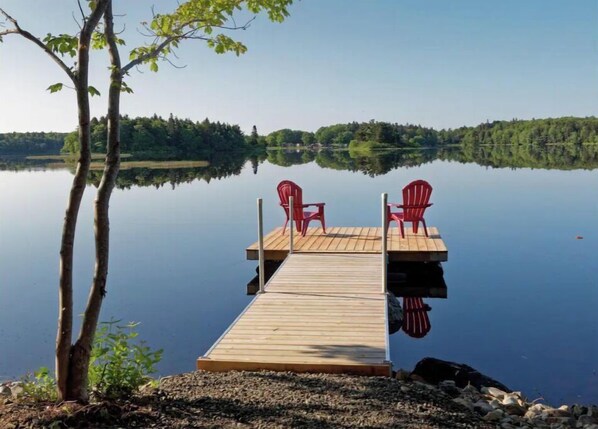 Luxury lakeside retreat, quiet & serine location