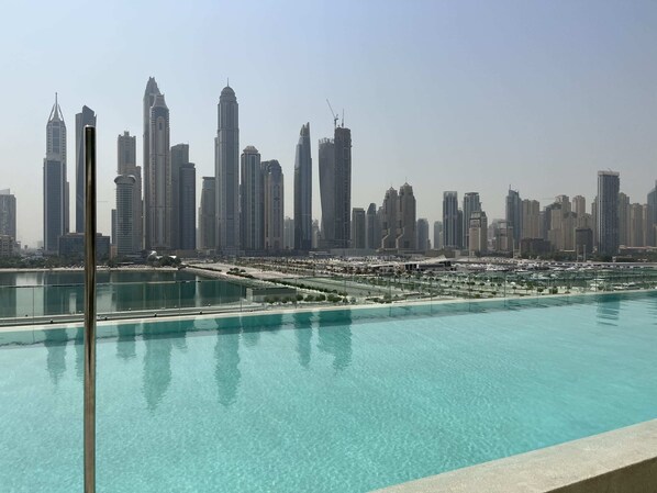 Piscina infinita