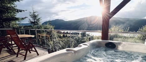 Outdoor hot tub and dining area