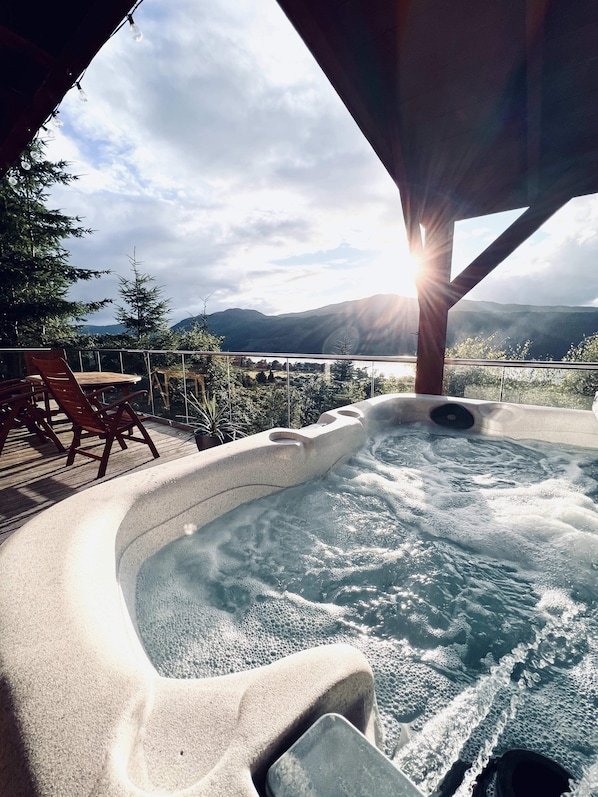 Outdoor hot tub and dining area