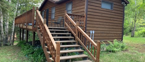 Deck entrance/Lakeside View