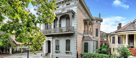 The Lanaux Mansion stands at the junction of New Orleans' hottest neighborhoods.