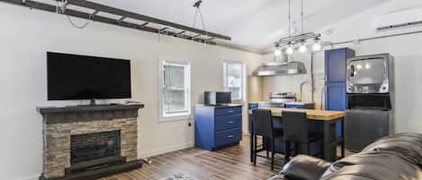 Cambridge Vacation Rental | Studio | 1BA | 950 Sq Ft | Step-Free Access