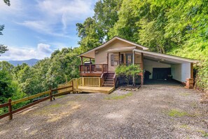 Parking | Driveway (3 Vehicles) | Carport (1 Vehicle)