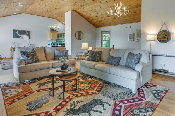 Maggie Valley Vacation Rental | 2BR | 2.5BA | 1,420 Sq Ft | Steps Required