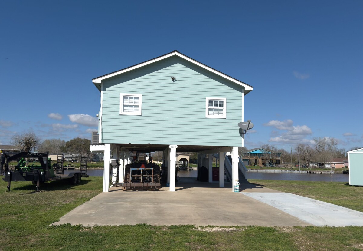 Creekside Getaway perfect for a relaxing weekend of fishing on the creek!