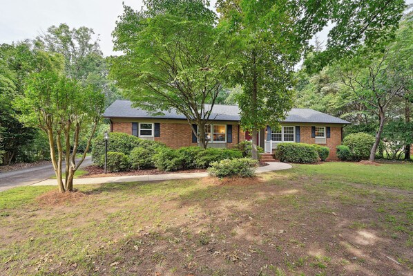 Greensboro Vacation Rental | 1,600 Sq Ft | 3BR | 2BA  | Stairs Required