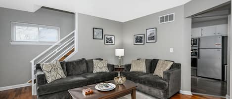 Relaxing Living Room! 50" TV, sofa, loveseat, coffee table, lamp