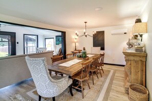Dining Area | Dishware/Flatware Provided