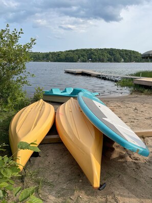 Enjoy the watercraft: paddle boat, paddle board, kayaks, canoe