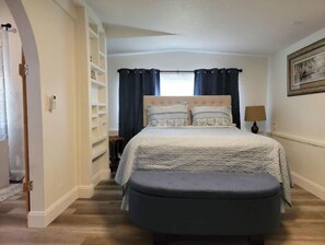 Bedroom with Queen Bed