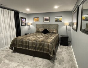 The COLORADO room has a firm Terpur-pedic mattress and the window faces N.