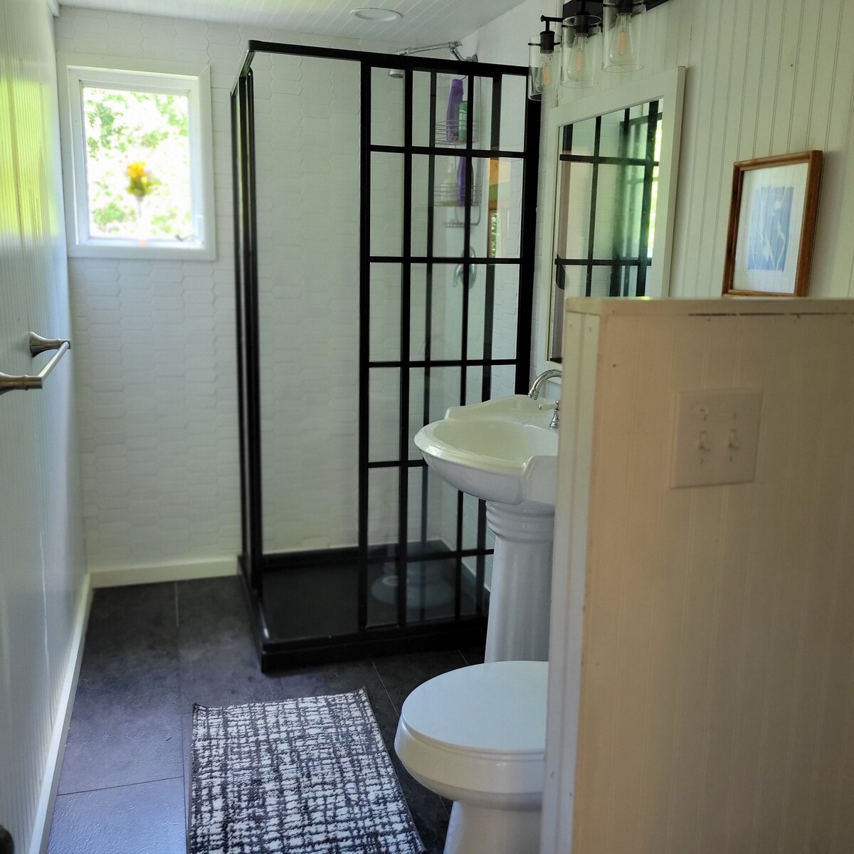 Cozy lakefront 2  1/2  bedroom home on Lake Champlain, with dock and deck.