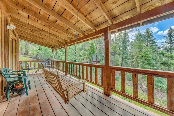 Cloudcroft Vacation Rental | 3BR | 2BA | 1,400 Sq Ft | Stairs Required