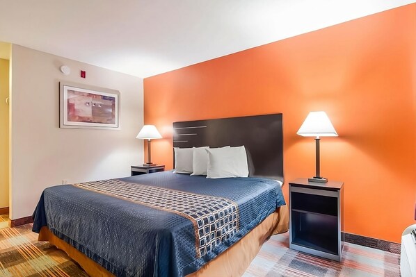 Unit with 1 King size bed. Exact unit will be assigned upon arrival. Views, colors and decor may vary.