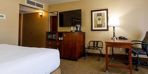 Unit with 1 King size bed. Exact unit will be assigned upon arrival. Views, colors and decor may vary.
