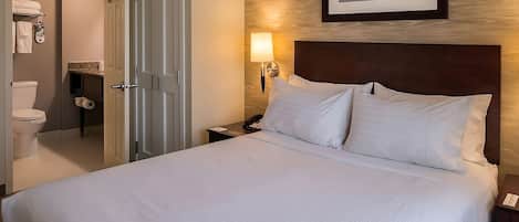Unit with Queen bed. Exact unit will be assigned upon arrival. Views, colors, and decor may vary.