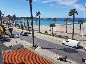 Vista para praia/oceano