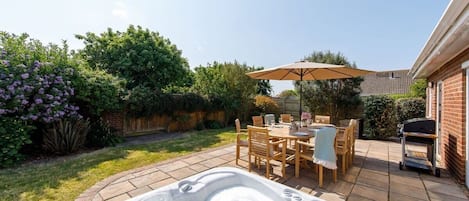 This recently refurbished, spacious home with hot tub is perfectly set up for families and friends to escape to the coast and unwind in the Witterings.