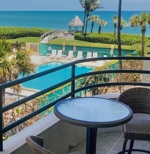 Your view everyday! Large balcony listen to the waves, seats six. Enjoy dinner