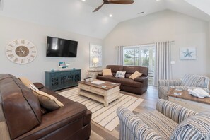 CL592: Three Stooges | Top Level Living Area